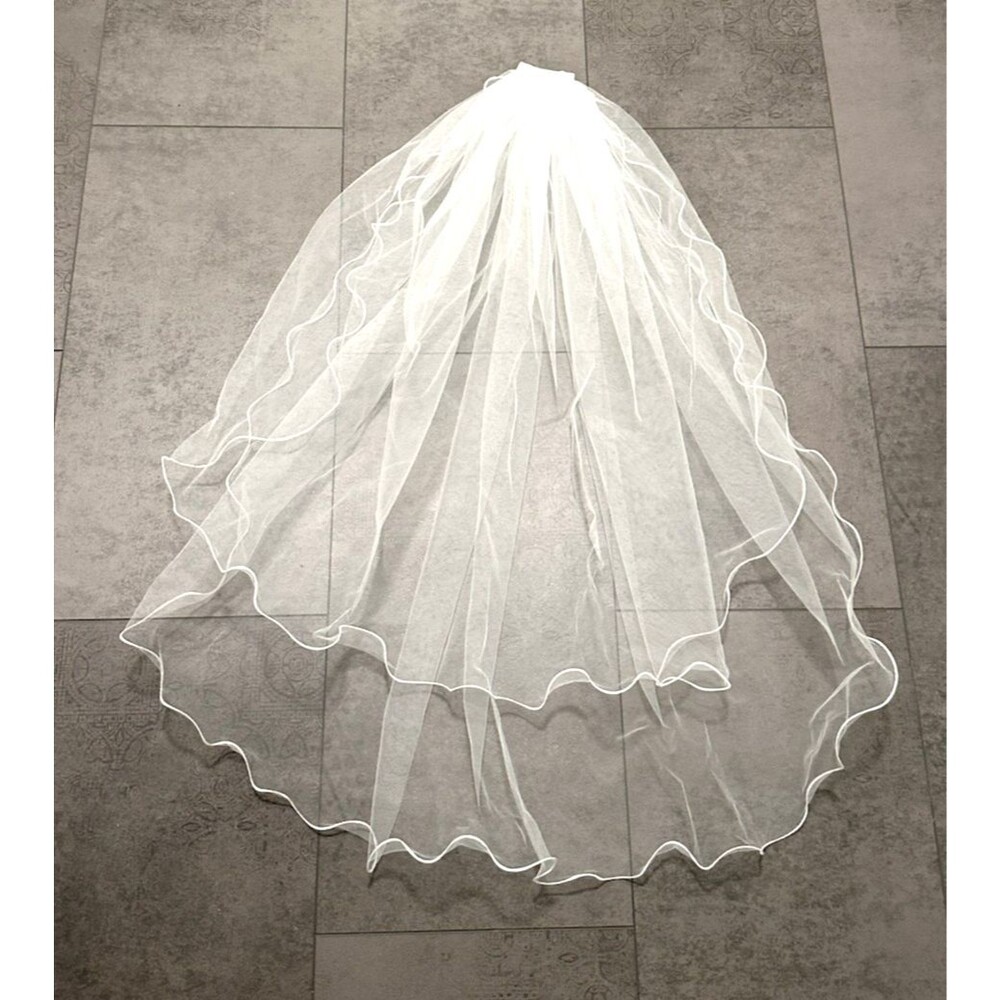 Fingertip White Veil 2 tier curly scalloped edge simple beauty wedding